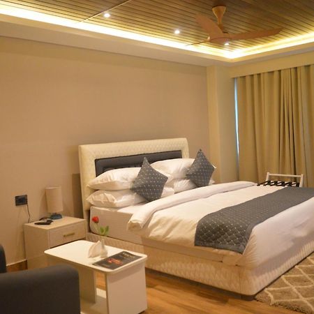 Essence Grandeur Hotel Гувахати Екстериор снимка