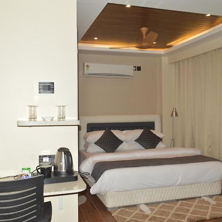 Essence Grandeur Hotel Гувахати Екстериор снимка