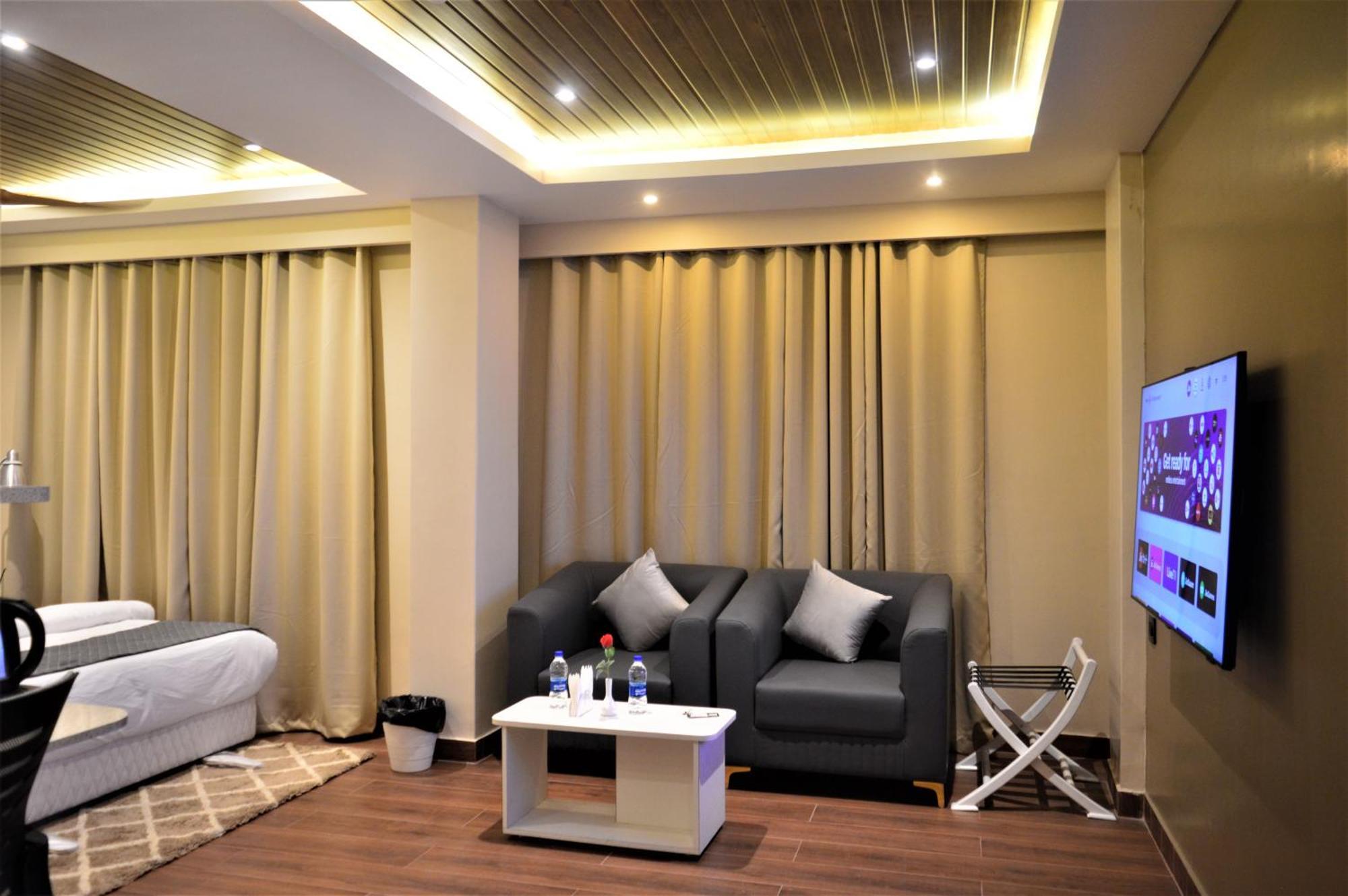 Essence Grandeur Hotel Гувахати Екстериор снимка
