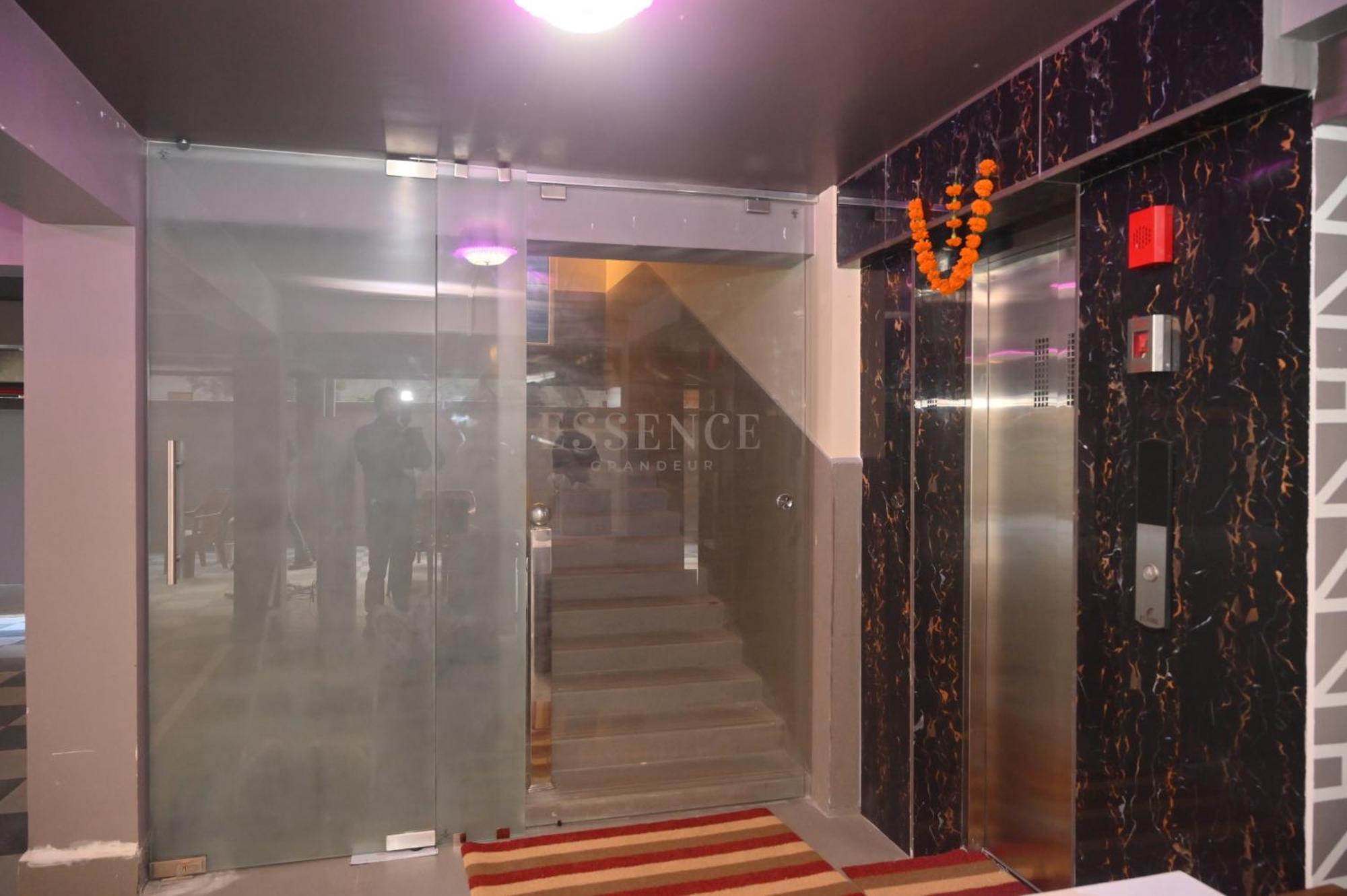 Essence Grandeur Hotel Гувахати Екстериор снимка