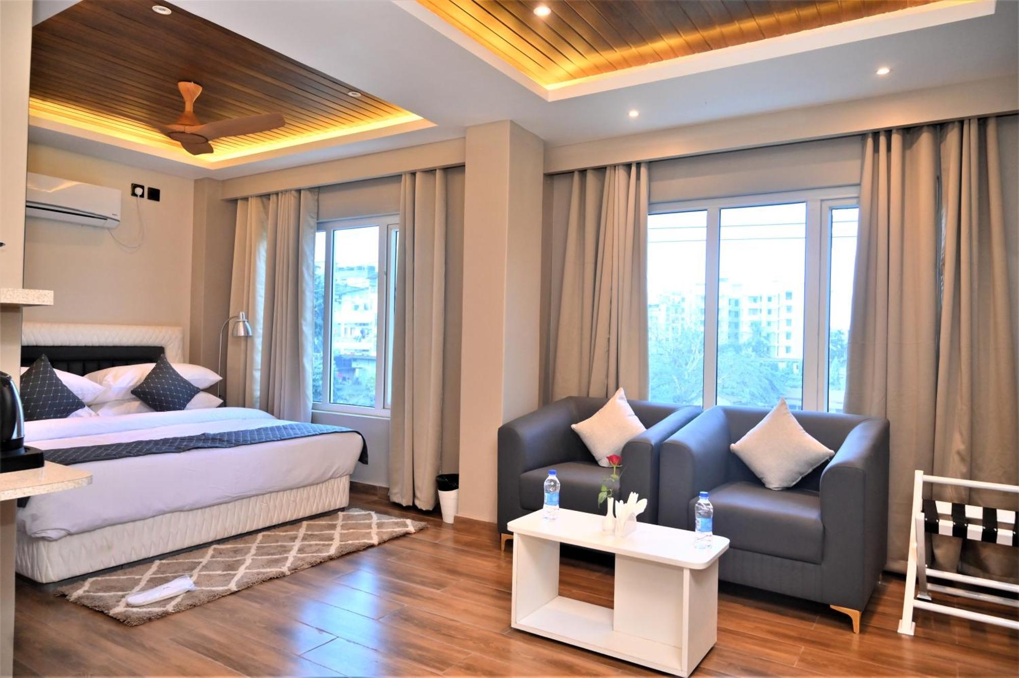 Essence Grandeur Hotel Гувахати Екстериор снимка