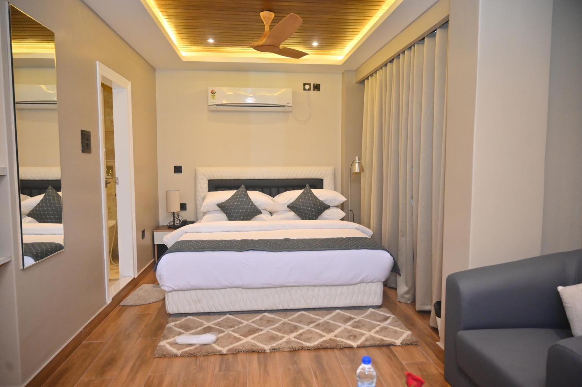Essence Grandeur Hotel Гувахати Екстериор снимка