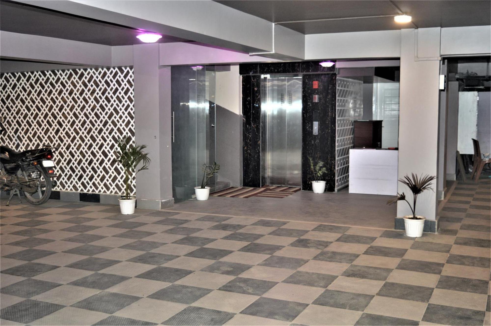 Essence Grandeur Hotel Гувахати Екстериор снимка