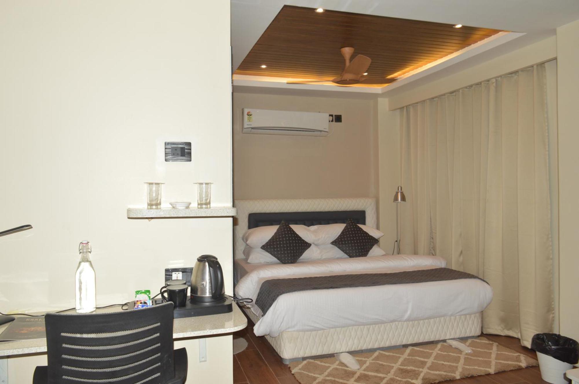 Essence Grandeur Hotel Гувахати Екстериор снимка